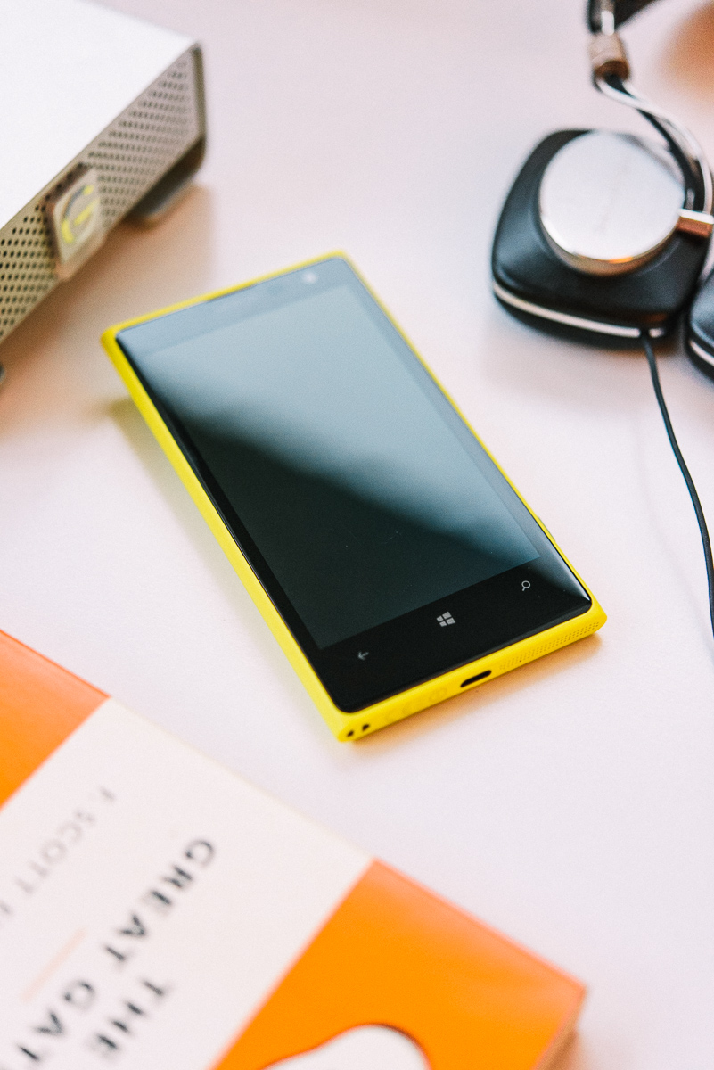 Lumia 1020 on the desk